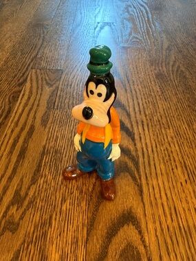 Vintage Walt Disney Productions Goofy Ceramic Porcelain 6” figurine Japan